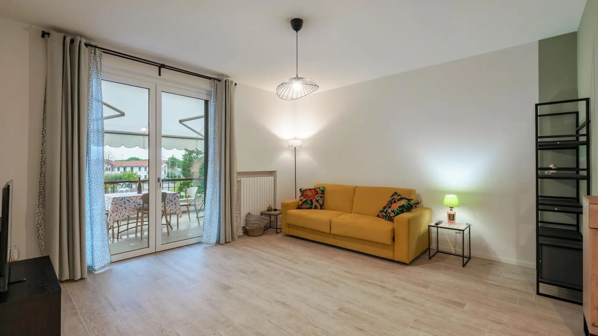 Apartamento Casa Attilia - Con Terrazza Wifi E Aria Condizionata Sirmione 0*,  Italia