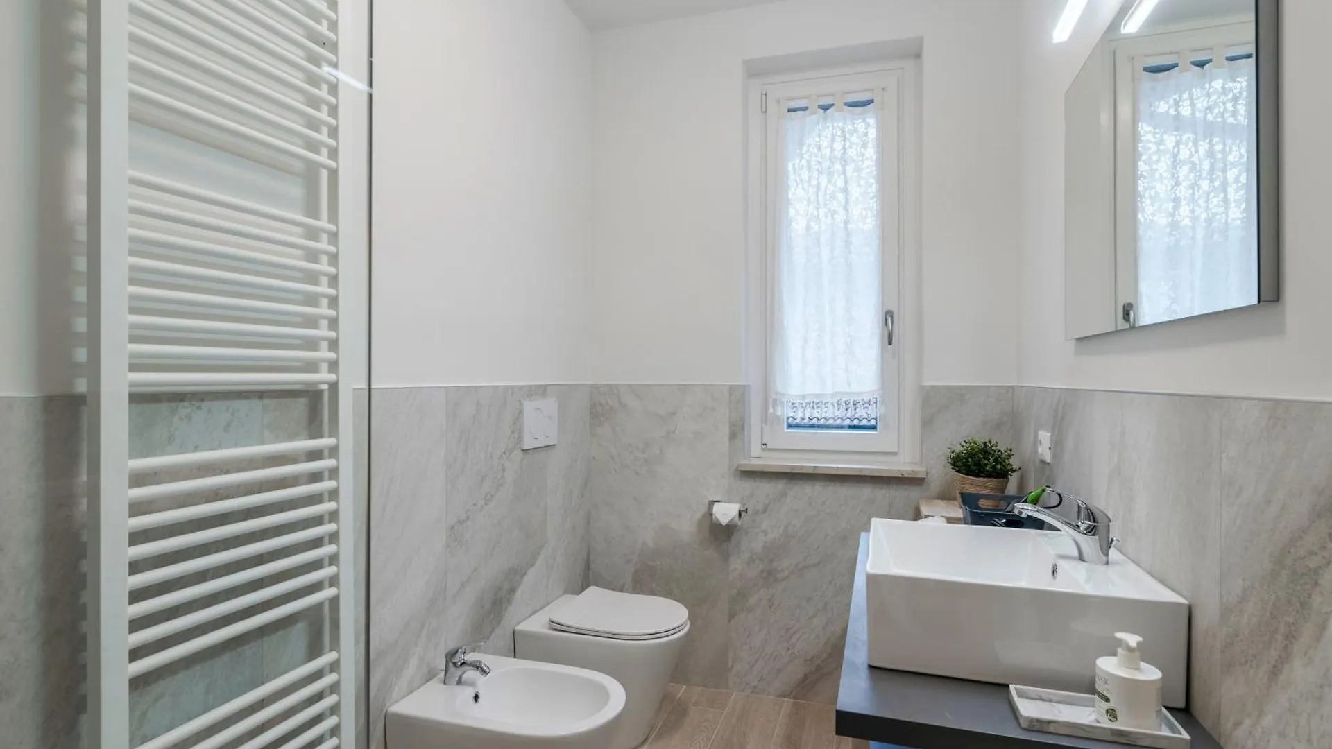 Apartamento Casa Attilia - Con Terrazza Wifi E Aria Condizionata Sirmione Italia