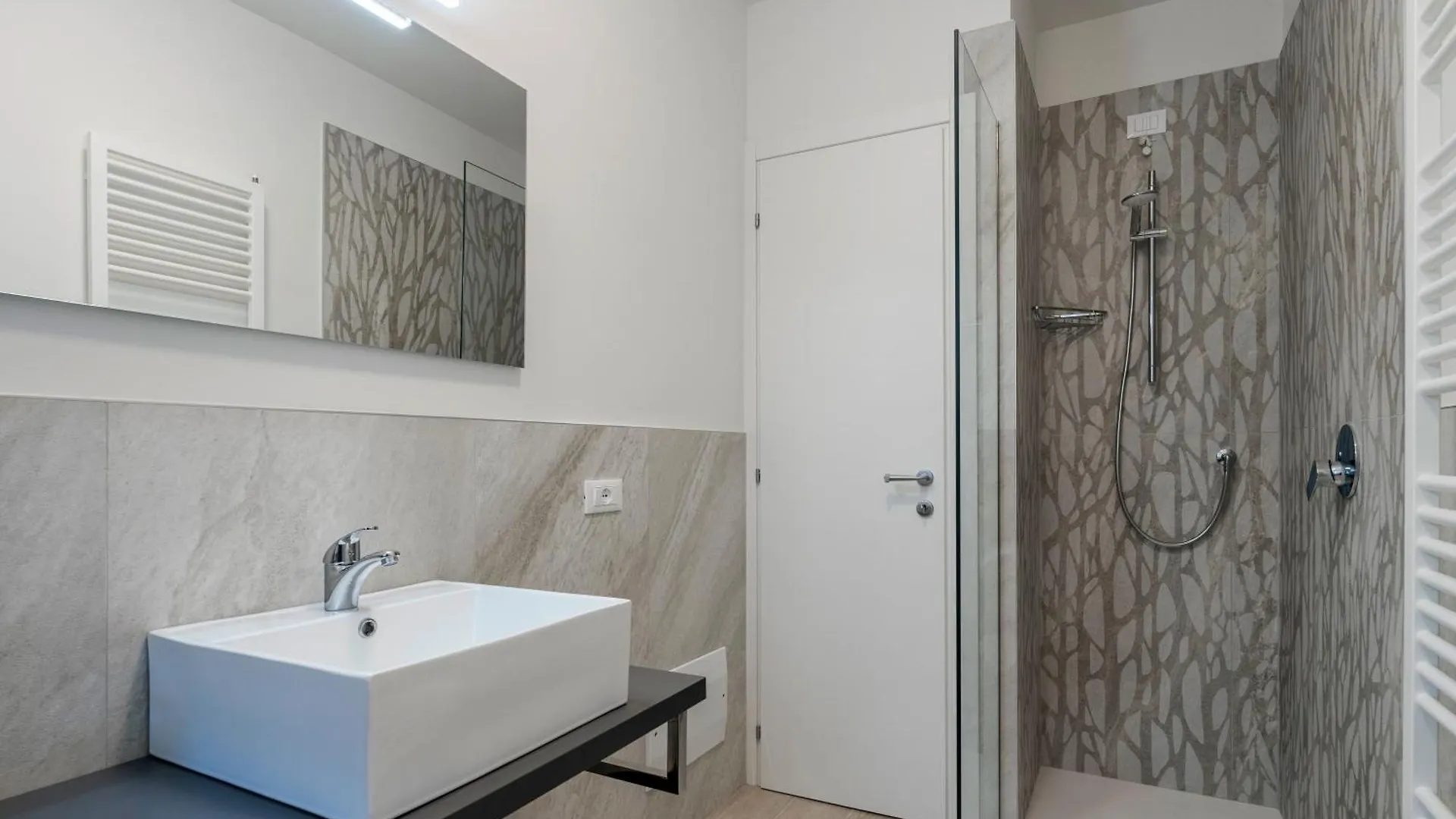 Apartamento Casa Attilia - Con Terrazza Wifi E Aria Condizionata Sirmione
