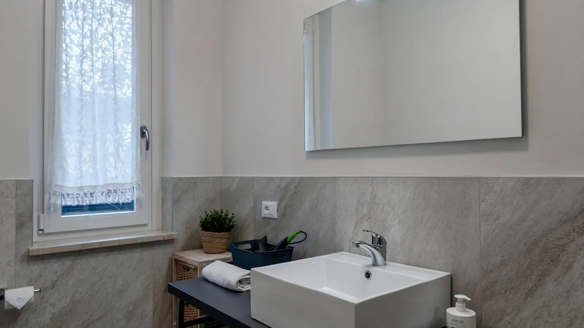 Apartamento Casa Attilia - Con Terrazza Wifi E Aria Condizionata Sirmione Italia